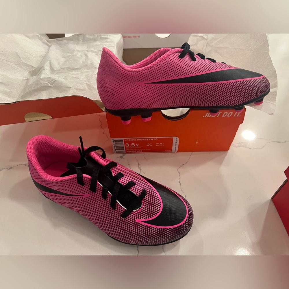 BRAND NEW IN BOX NEVER WORN Nike JR Bravata II FG Pink Blast / Black Cleats 3.5Y